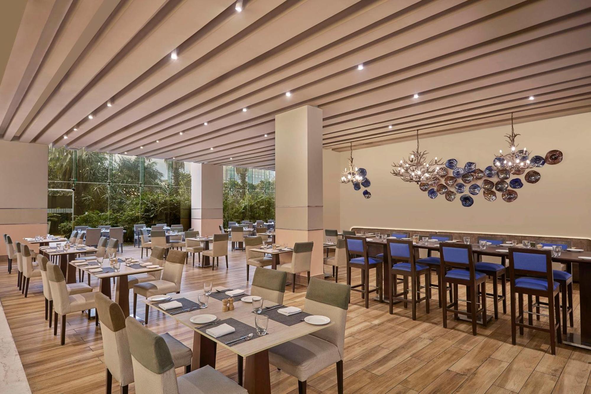 Doubletree By Hilton Gurugram Baani Square Hotel Gurgaon Exterior photo