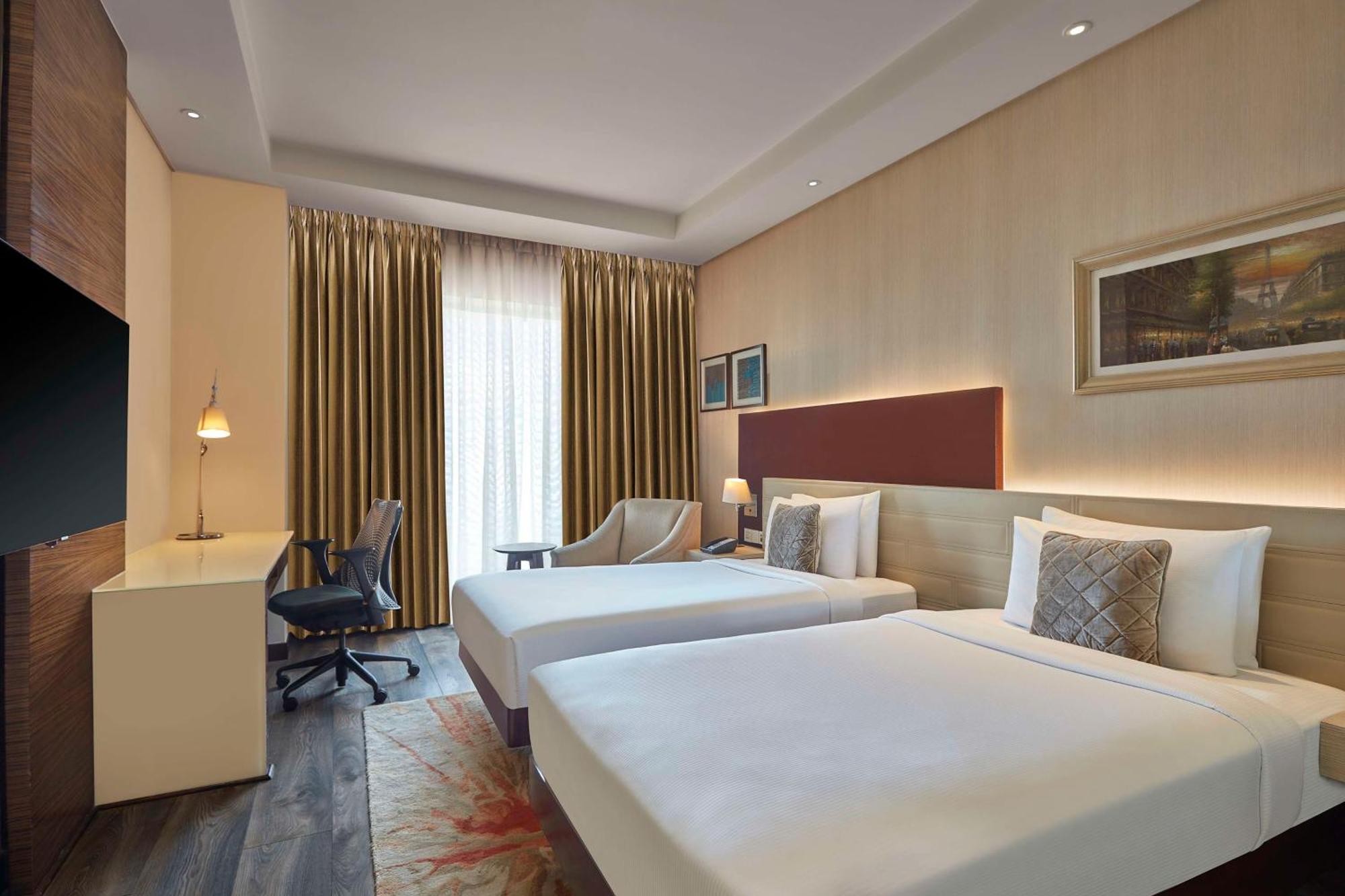 Doubletree By Hilton Gurugram Baani Square Hotel Gurgaon Exterior photo